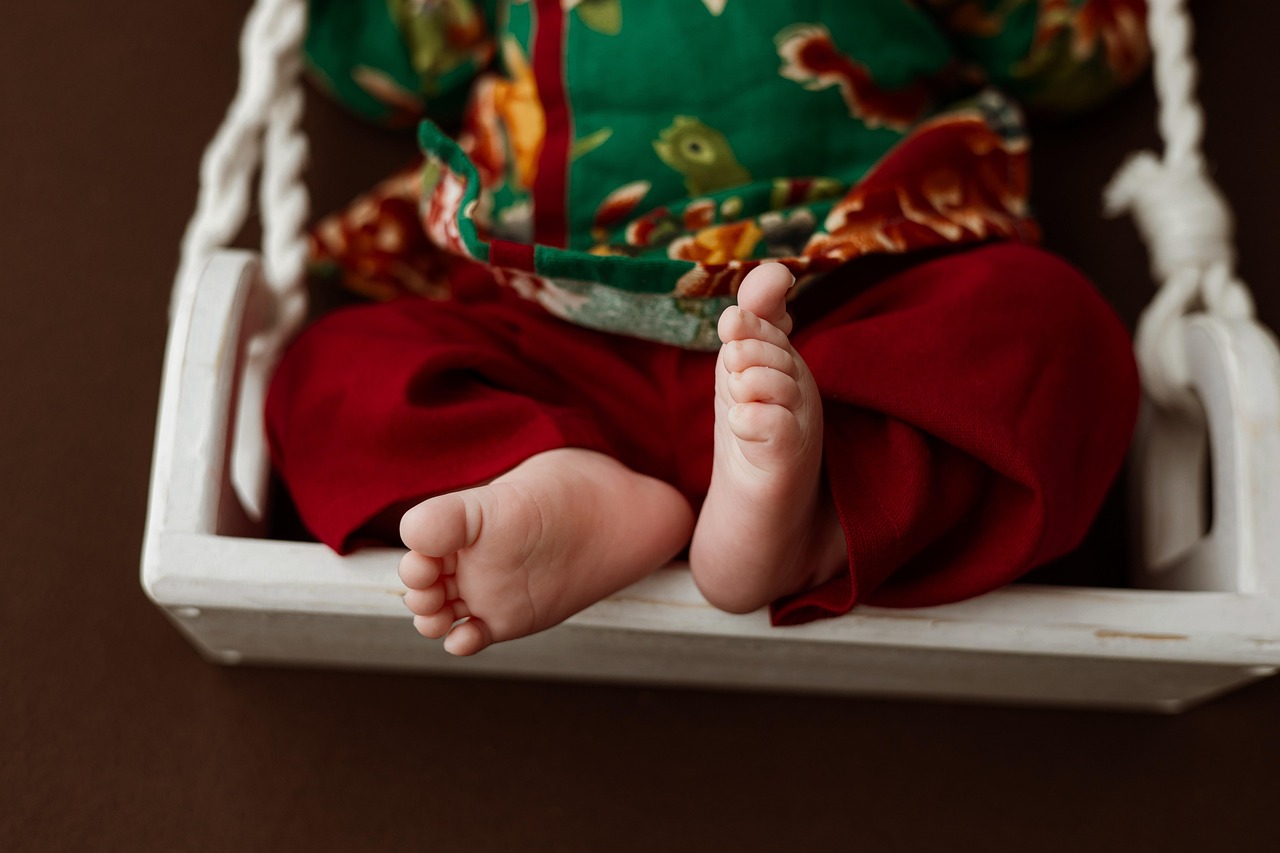 entdecken sie bezaubernde neugeborenen-fotografie und liebevolle tipps zur babypflege für einen perfekten start ins leben.