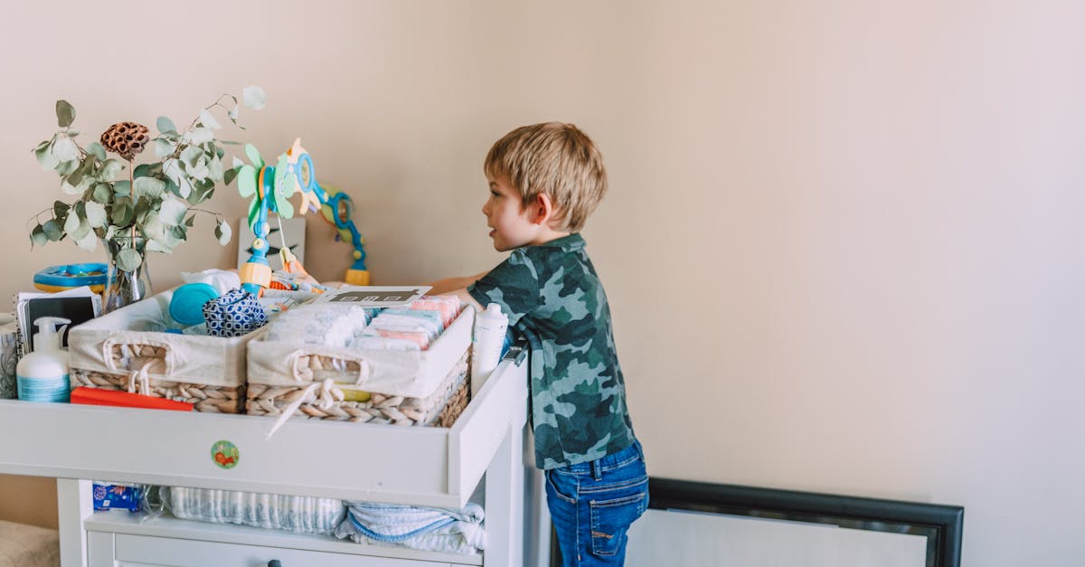 entdecken sie unsere vielseitigen wickeltische, die funktionalität und stil vereinen. ideal für ein modernes kinderzimmer, bieten unsere wickeltische sicheren komfort für sie und ihr baby.