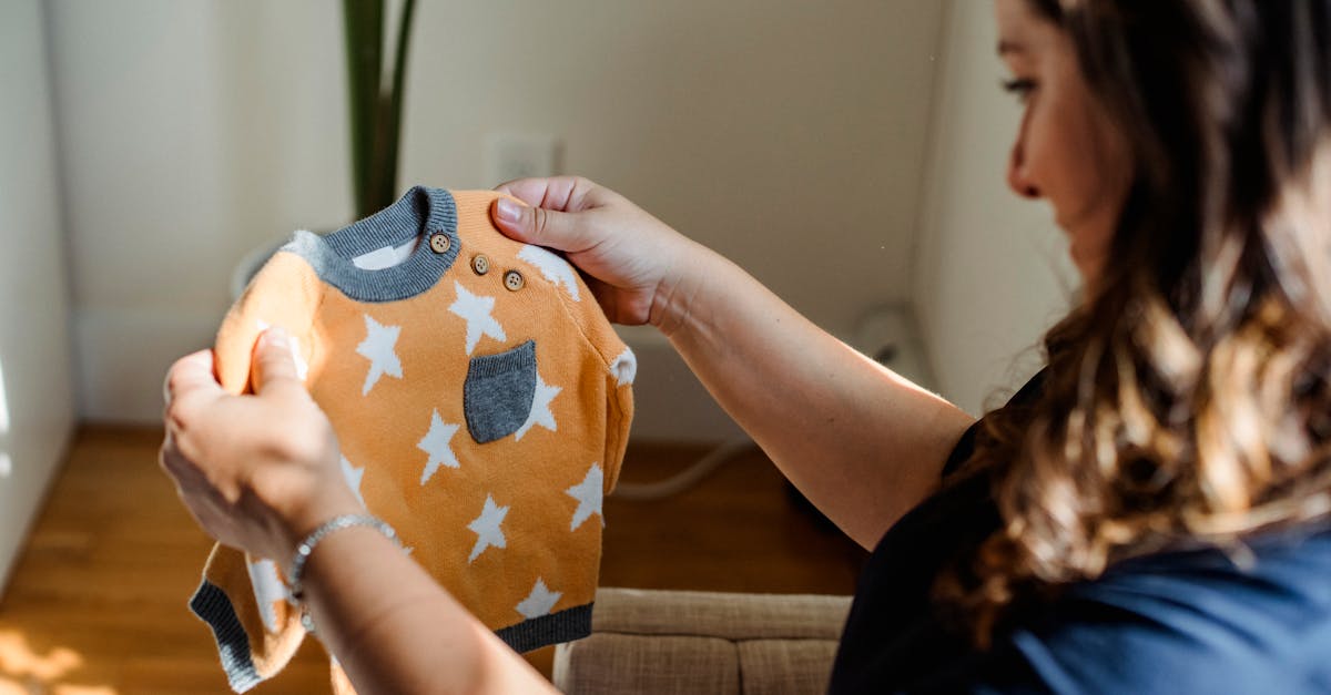 entdecken sie unsere umfangreiche kollektion an babybekleidung, die komfort und stil vereint. hochwertige materialien, süße designs und praktische schnitte für die kleinen entdecker. perfekt für jeden anlass!
