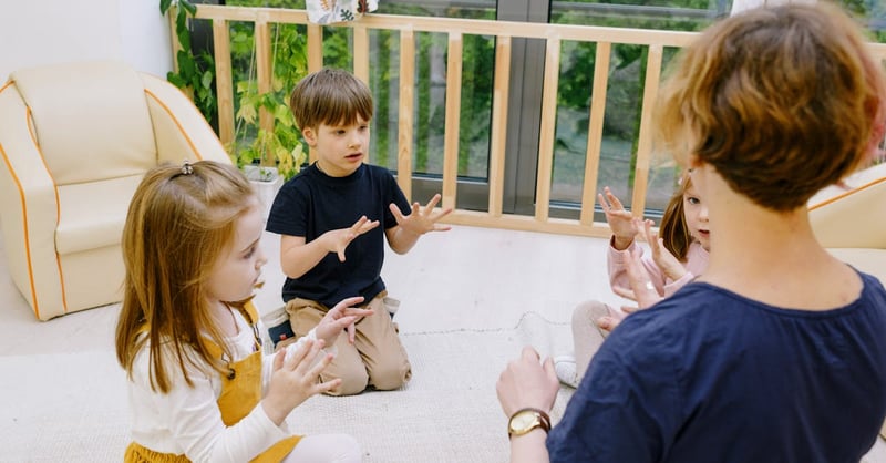 Spielgruppe: Warum gemeinsames Spielen entscheidend für die Entwicklung von Kindern ist