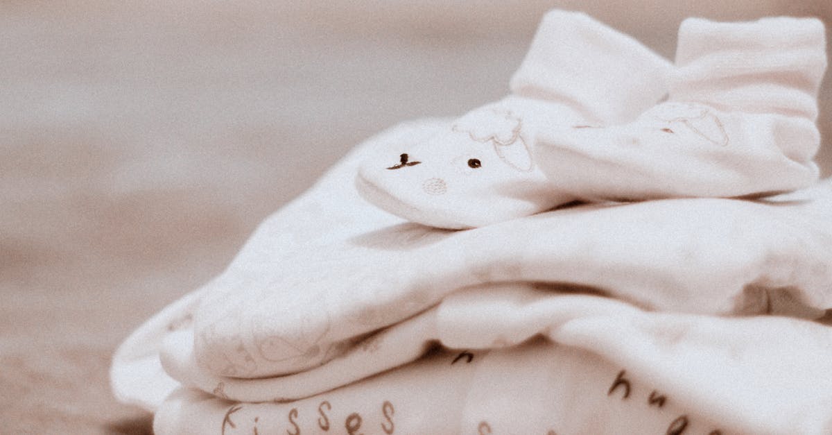 Babybedarf für Neugeborene: Essentielle Tipps und Produkte
